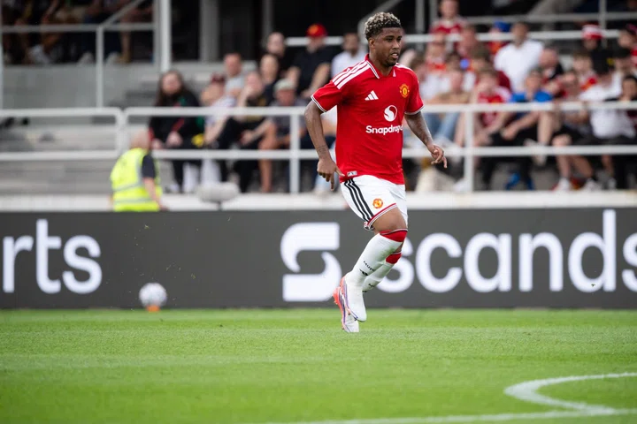 Santos Impresses on United Debut